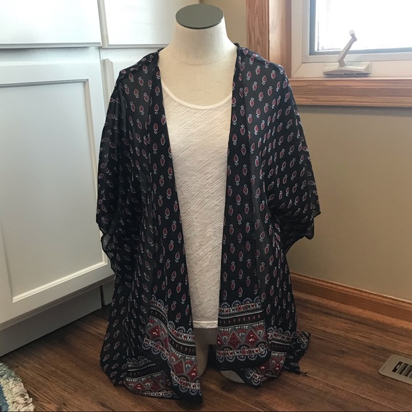 Truth NYC Tops - 3 for $15 Black Printed Kimono Style Top